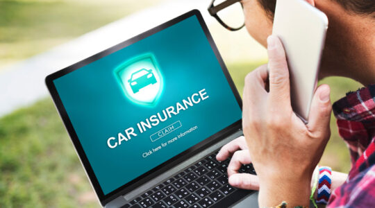 assurance-auto-en-ligne-vs-assurance-traditionnelle-quelle-option-choisir